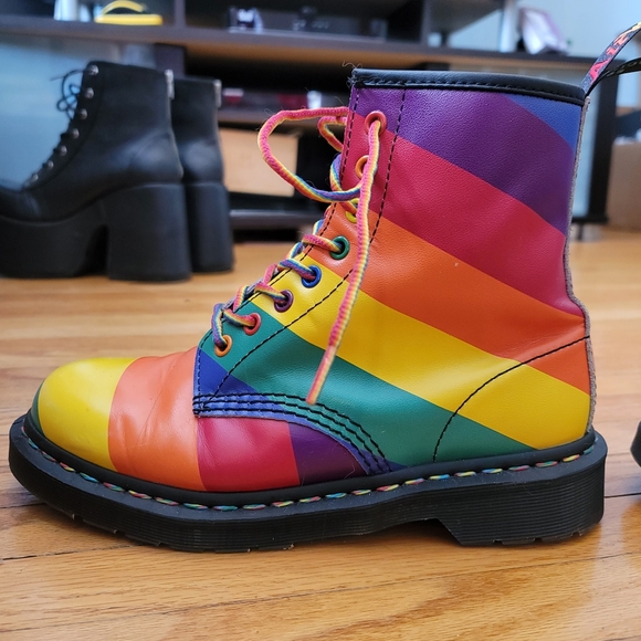 Dr Martens Pride Rainbow boots. Gorgeous 🏳️‍🌈 amazing shape leather size 7 - Picture 7 of 14